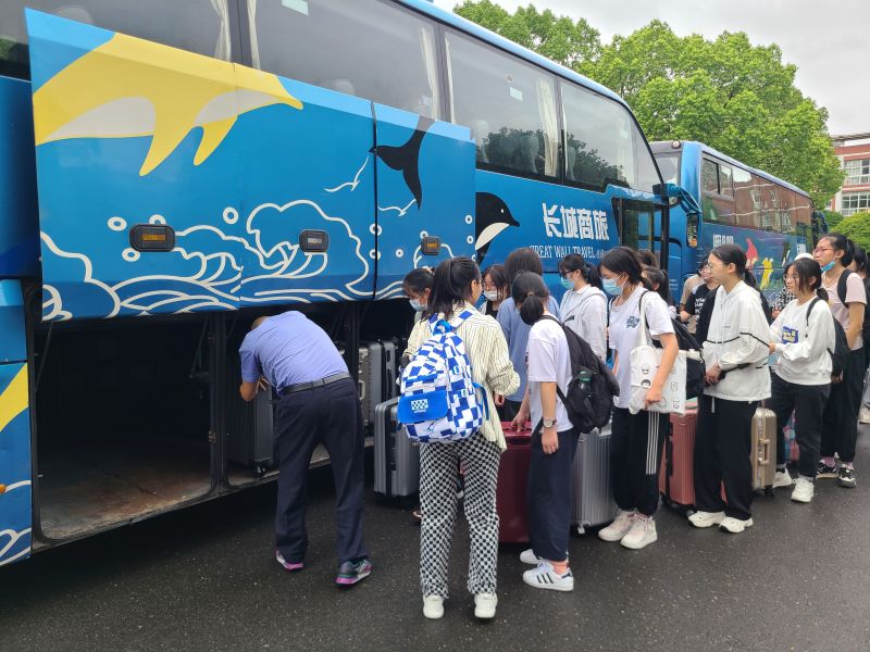 商旅分公司保障新生军训用车