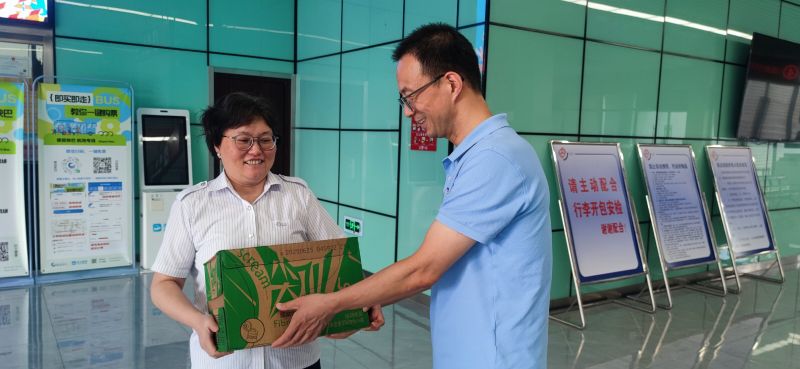 集团公司开展高温慰问